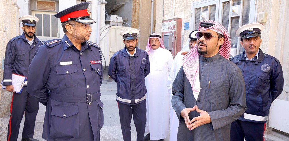 بالصور والفيديو: بلاغات ضد مربي الدجاج بالبيوت.. وجولة نيابية أمنية لأوكار الرذيلة بالمحرق