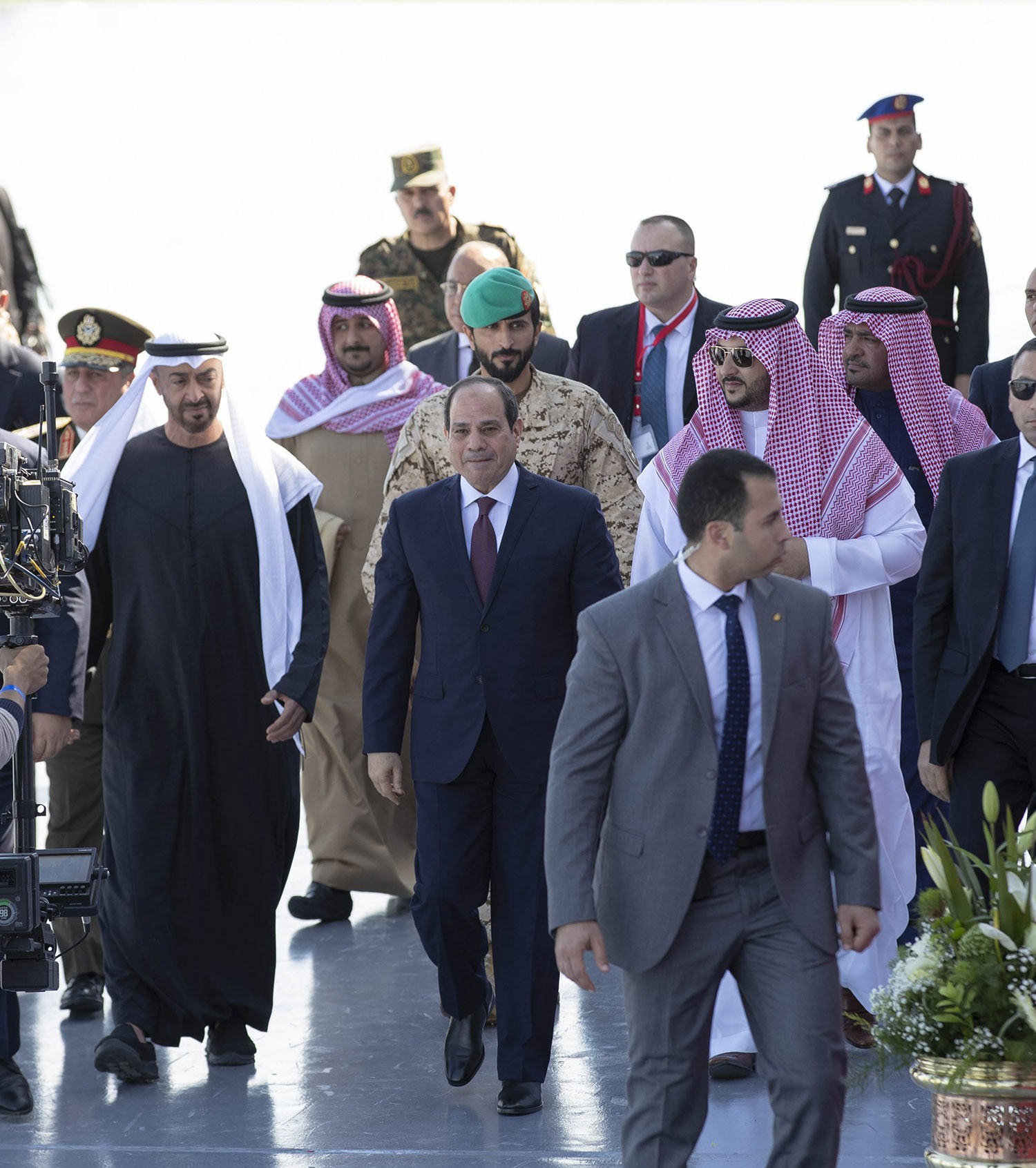 بالصور: ناصر بن حمد يشهد افتتاح قاعدة "برنيس" العسكرية بجنوب محافظة البحر الأحمر
