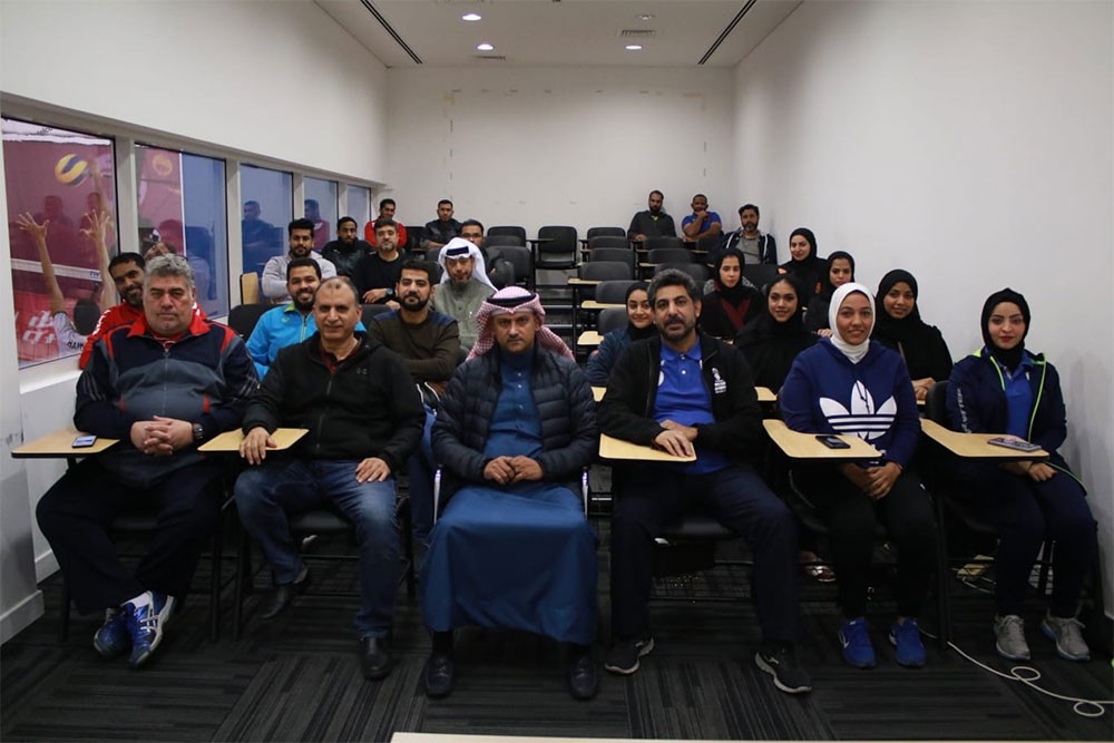 الحلواجي يحث الحكام على مضاعفة الجهود بالأدوار النهائية