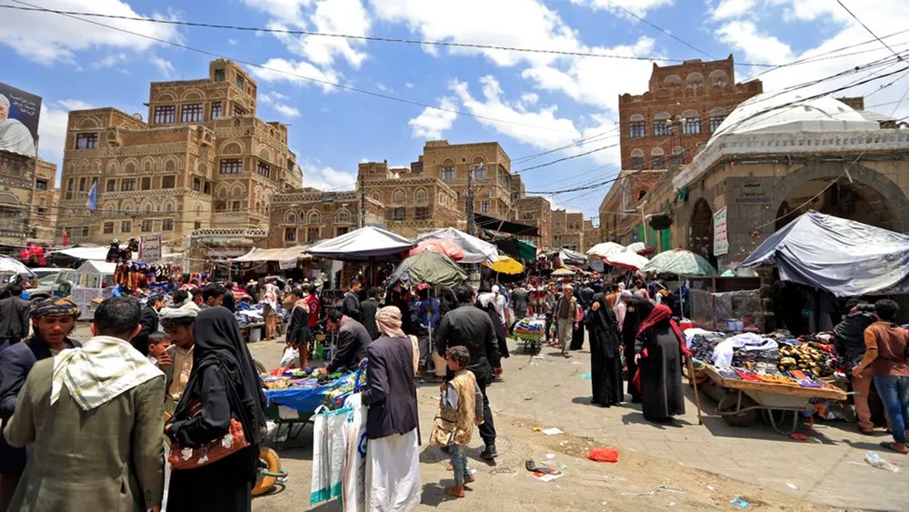 للأسبوع الثاني.. اليمن بلا إنترنت واتهام للحوثي بخنق الخدمة