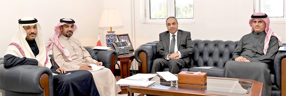 وزير الأشغال يبحث احتياجات الدائرة الثالثة في المحافظة الشمالية مع النائب عبدالله الدوسري