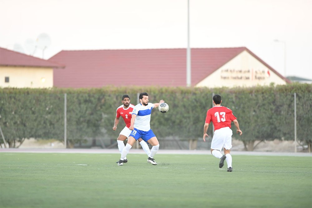 صدارة ألبا تواجه تهديد التطوير في دوري الشركات الكروي 