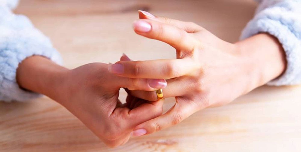 سيدة تطالب طليقها مرتين بـ6500 مؤخر المهر وتأمره بإعادتها لعصمتها