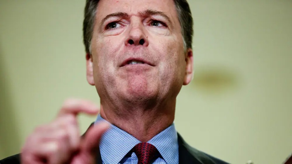 مدير FBI السابق إلى الواجهة.. مزاعم بتسريب وثيقة روسية
