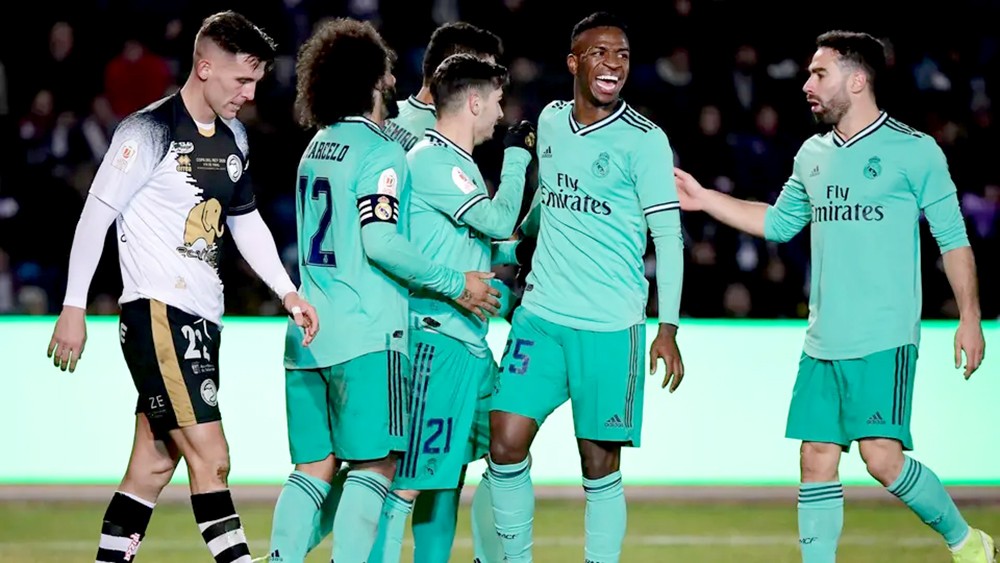 ريال مدريد يعبر سالامانكا.. وفالنسيا يجتاز لوغرونيس