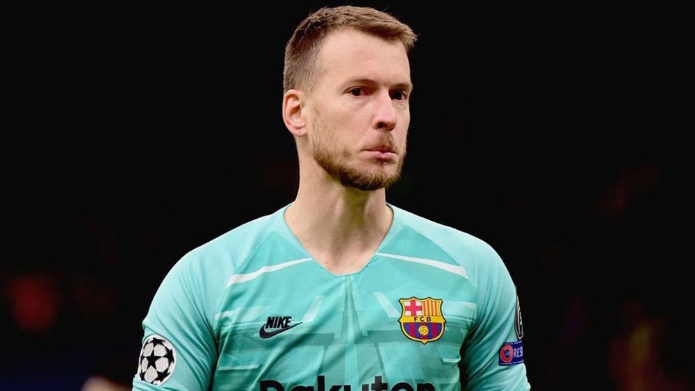 برشلونة يخسر حارسه البرازيلي نيتو