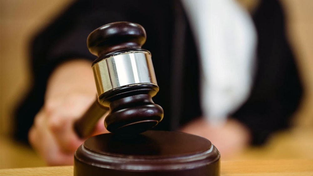 موظفَين بشركة مالية ينتحلان شخصية زبون ويستوليان على 7000 دينار
