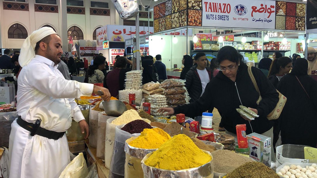 بالفيديو والصور: جناح اليمن بمعرض الخريف.. تجارة وأصالة