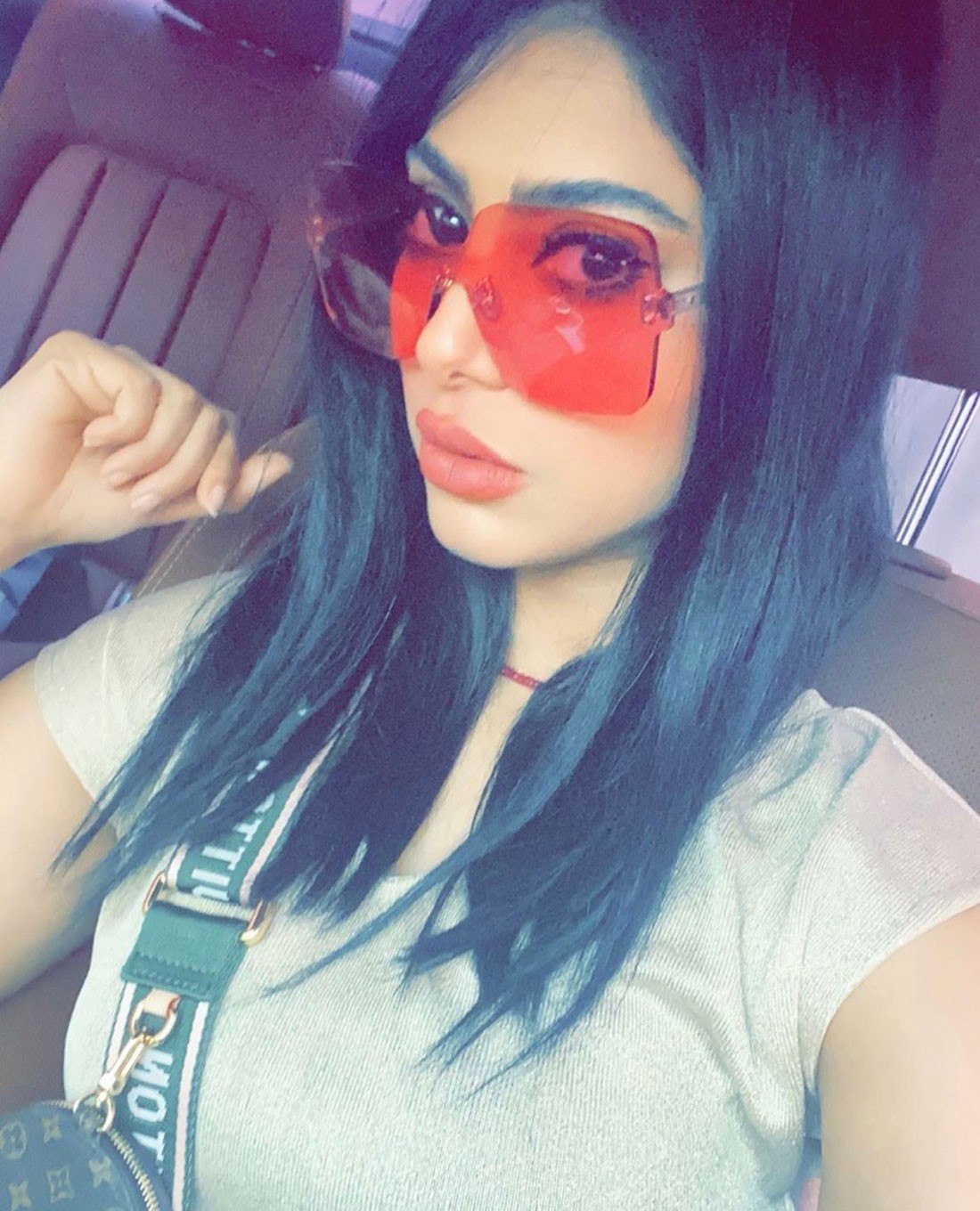 شيلاء سبت تهاجم منتقديها وتتهمهم بالغيرة منها!