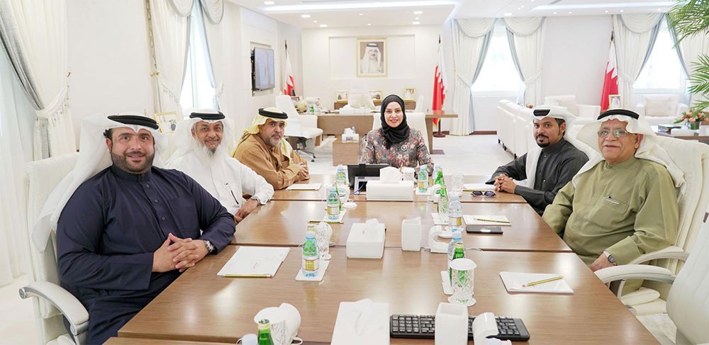 رئيسة مجلس النواب تلتقي برئيس وأعضاء لجنة البحرنة