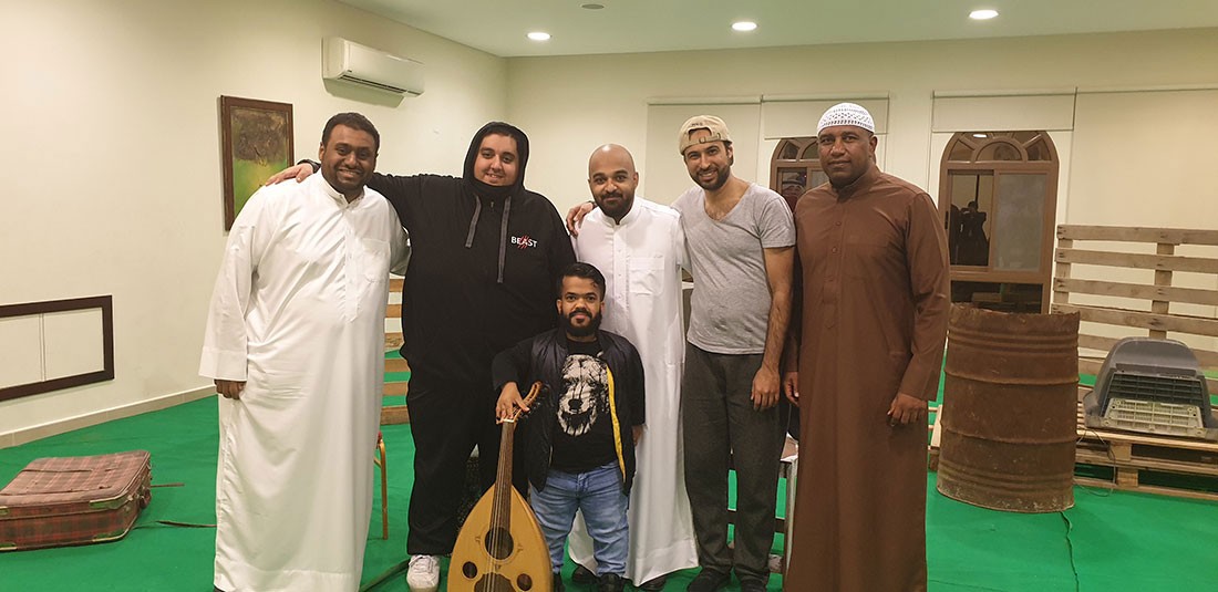 إسماعيل يعيد زمان محمد عواد برؤية مغايرة