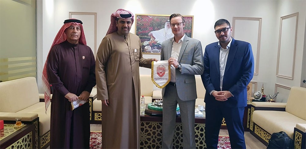 البوعينين يستقبل وفد الاتحاد الآسيوي لكرة القدم