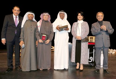 نجم..دعم مستمر لسمو رئيس الوزراء لمسرح أوال والمهرجان