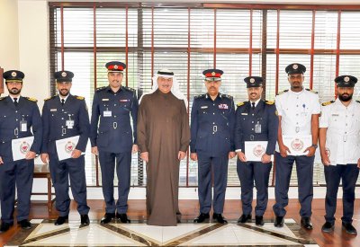 وكيل وزارة الداخلية لشئون الجنسية والجوازات والإقامة يكرم مجموعة من الموظفين