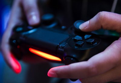 مطالب للرقابة على العاب الفيديو التي تستنزف وقت الأولاد وتعزلهم عن المجتمع