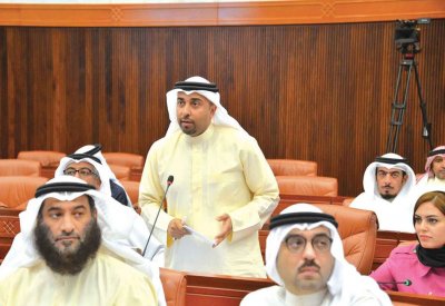 العباسي: مسئولين يحصلون على علاوات عالية بـ"شخطة قلم"
