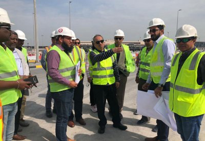 وزير الأشغال يتفقد مراحل العمل الأخيرة من مشروع تطوير مدخل المطار