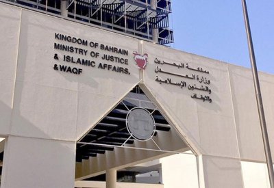 حبس شاب مهووس بممثلة بحرينية مشهورة 3 أشهر مع النفاذ