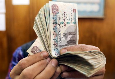الدولار يضع الجنيه المصري في مأزق صعب.. البداية 2021