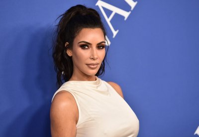 كيم كارداشيان تنهي معركة قانونية مع طبيب تجميل!