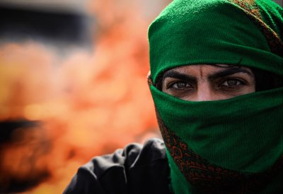 ميليشيا "القبعات الزرق" يسيطرون على ساحة إعتصام النجف بالكامل