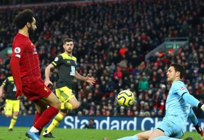 أندية الدوري الإنجليزي تفرض "حظرا" على المشجعين "العنصريين"