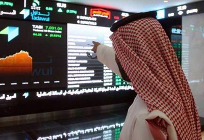 سوق السعودية يتجاوز هبوط سهم أرامكو 1.3%.. 3 عوامل مؤثرة
