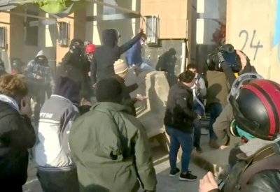 لبنان.. بدء مواجهات بين متظاهرين والأمن بمحيط البرلمان