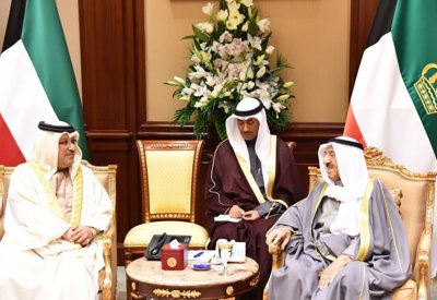 أمير دولة الكويت يتسلم أوراق اعتماد سفير البحرين