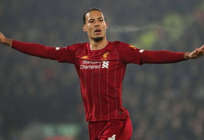  بعد تقارير الرحيل.. ليفربول يغري فان دايك بعرض الـ52 مليونا 