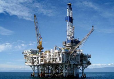 النفط يرتفع أكثر من 1% بفعل آمال في انتعاش الطلب