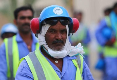 هيومن رايتس ووتش: عمال مونديال قطر بلا أجور لأشهر و"تحت التهديد" 