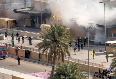 بغداد.. صواريخ بمحيط السفارة الأميركية وضرب مقر للحشد