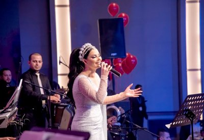 ديانا كرزون تغازل جمهورها بحفل عيد الحب في الاردن