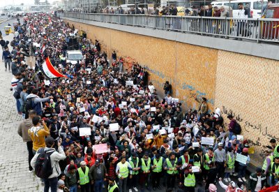 محافظات العراق المنتفضة جنوباً.. الأكثر فقراً سئموا