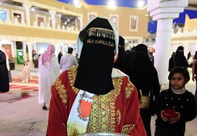 الحلوى البحرينية في سوق المسوكف السعودي