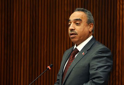 وزير الأشغال لـ"البلاد": سنمنح المزيد من الفرشات للمزارعين البحرينيين بسوق المنامة