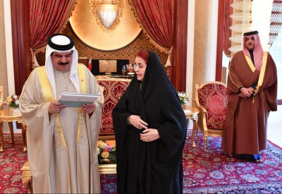 جلالة الملك يستقبل سمو رئيسة المجلس الأعلى للمرأة وعضوات المجلس
