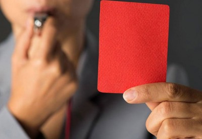 أيقاف لاعب خمس سنوات عض خصمه في "منطقة حساسة"