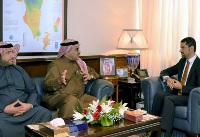 وزير شئون الكهرباء والماء يستقبل عددا من أعضاء مجلس النواب