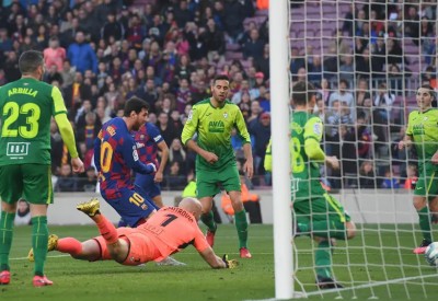 برشلونة يحذّر نابولي والريال بخماسية في مرمى إيبار