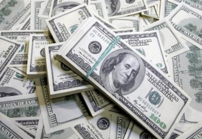 الدولار يفقد مكاسبه مع تفاقم المخاوف بفعل انتشار فيروس كورونا في أميركا