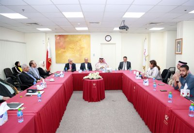أساتذة "الأهلية" يقدمون الدروس والمحاضرات لطلبتهم عبر (الأون لاين)