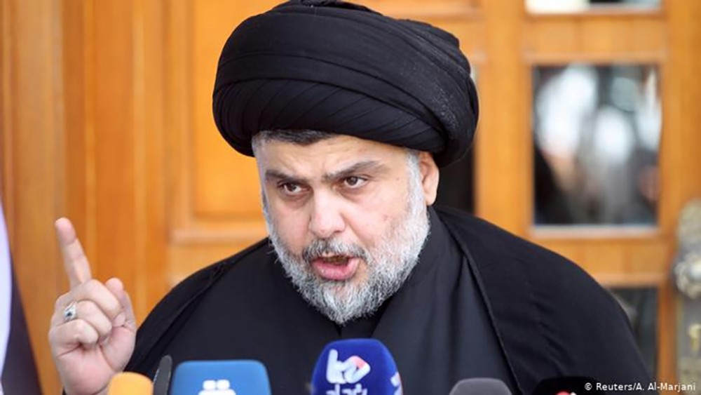 الصدر: شعب العراق اختار علاوي.. والمحتجون: هل من دليل؟