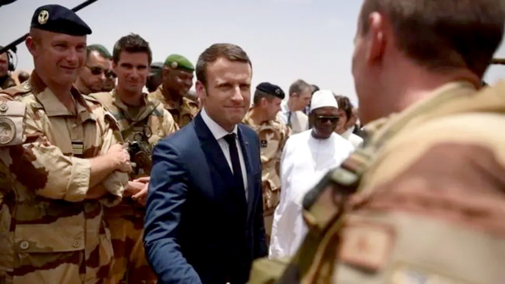 فرنسا تعزز وجودها العسكري في الساحل الإفريقي