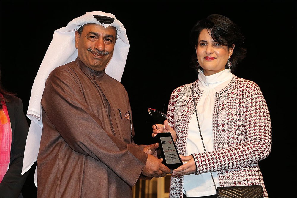 مهرجان أوال المسرحي يكرم العكبري
