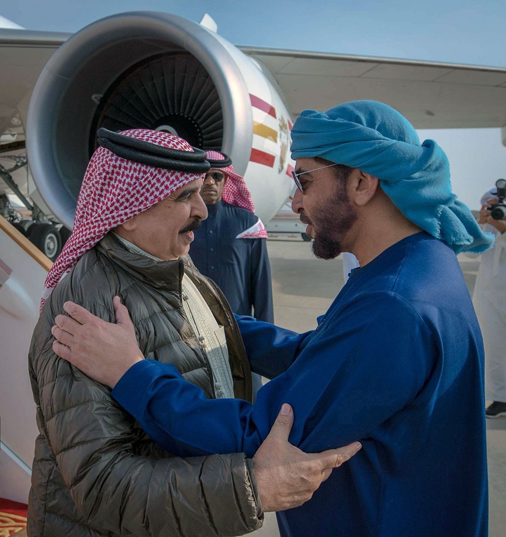 جلالة الملك يصل إلى الظفرة بالإمارات