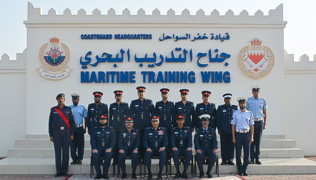 قائد خفر السواحل  يفتتح دورة ضباط السطح الثالثة 