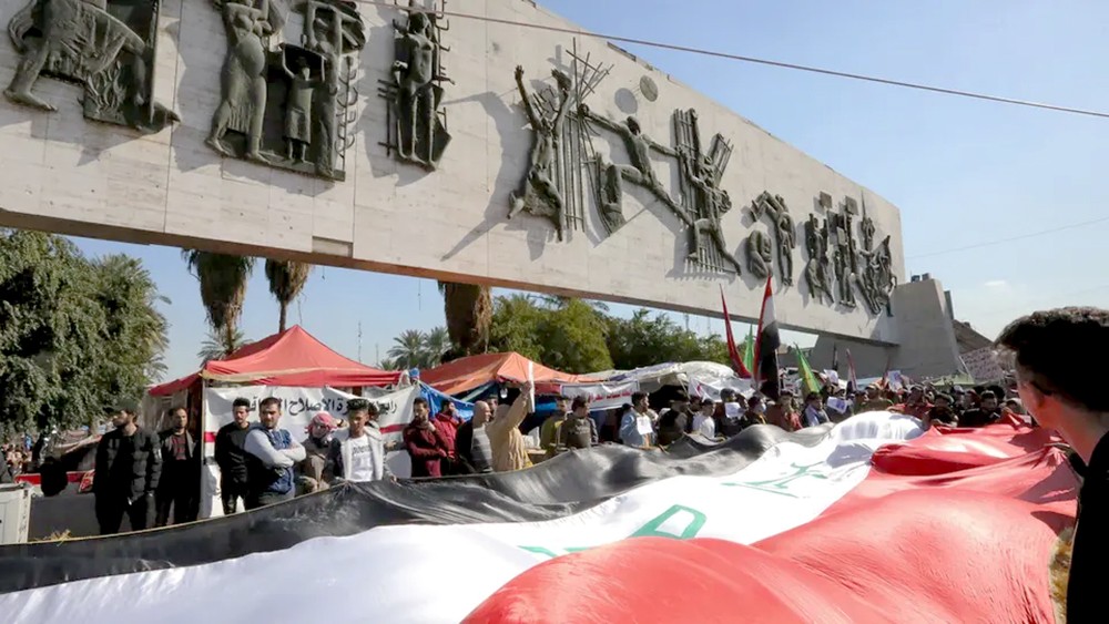 "مليونية طارئة" إلى بغداد.. وهجوم فجراً للقبعات الزرقاء