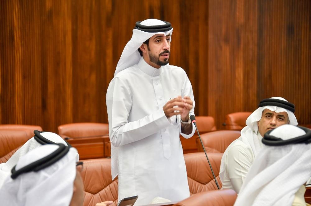 قمبر: البحريني يشتغل 10 سنوات ولا يصل لراتب الأجنبي العالي